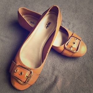 Buckle flats